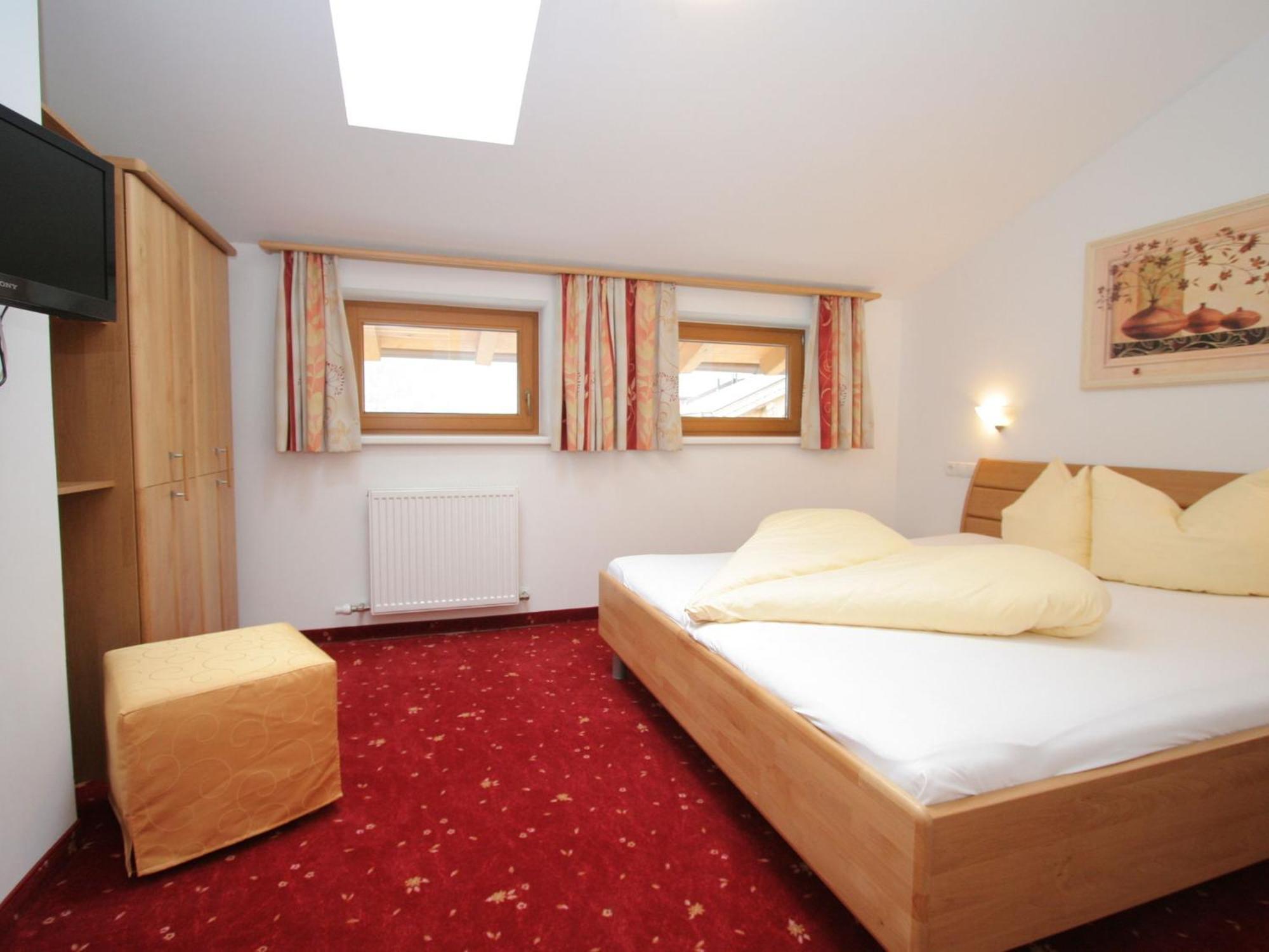 Charming Apartment In Uderns With Balcony Екстериор снимка