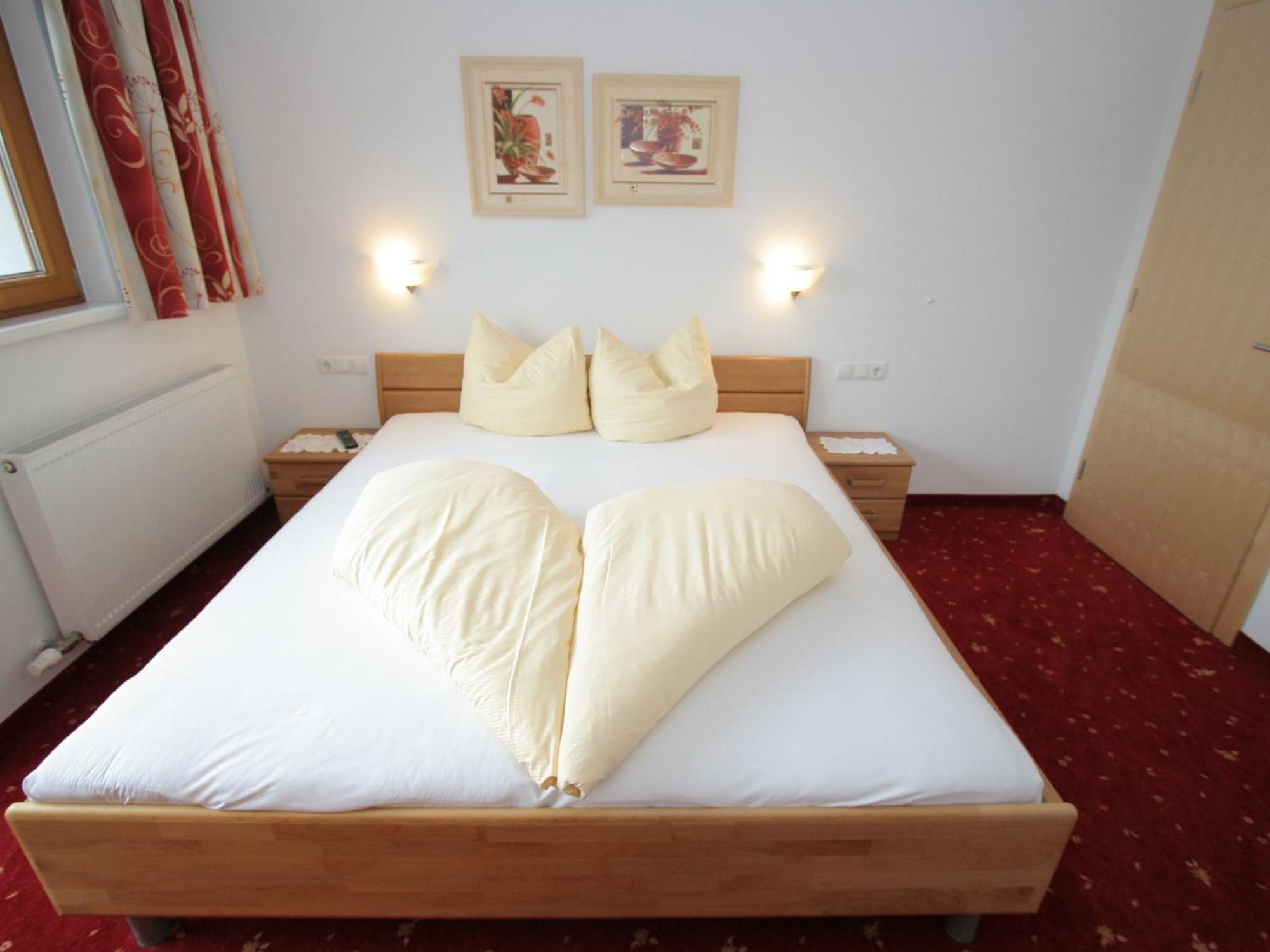 Charming Apartment In Uderns With Balcony Екстериор снимка