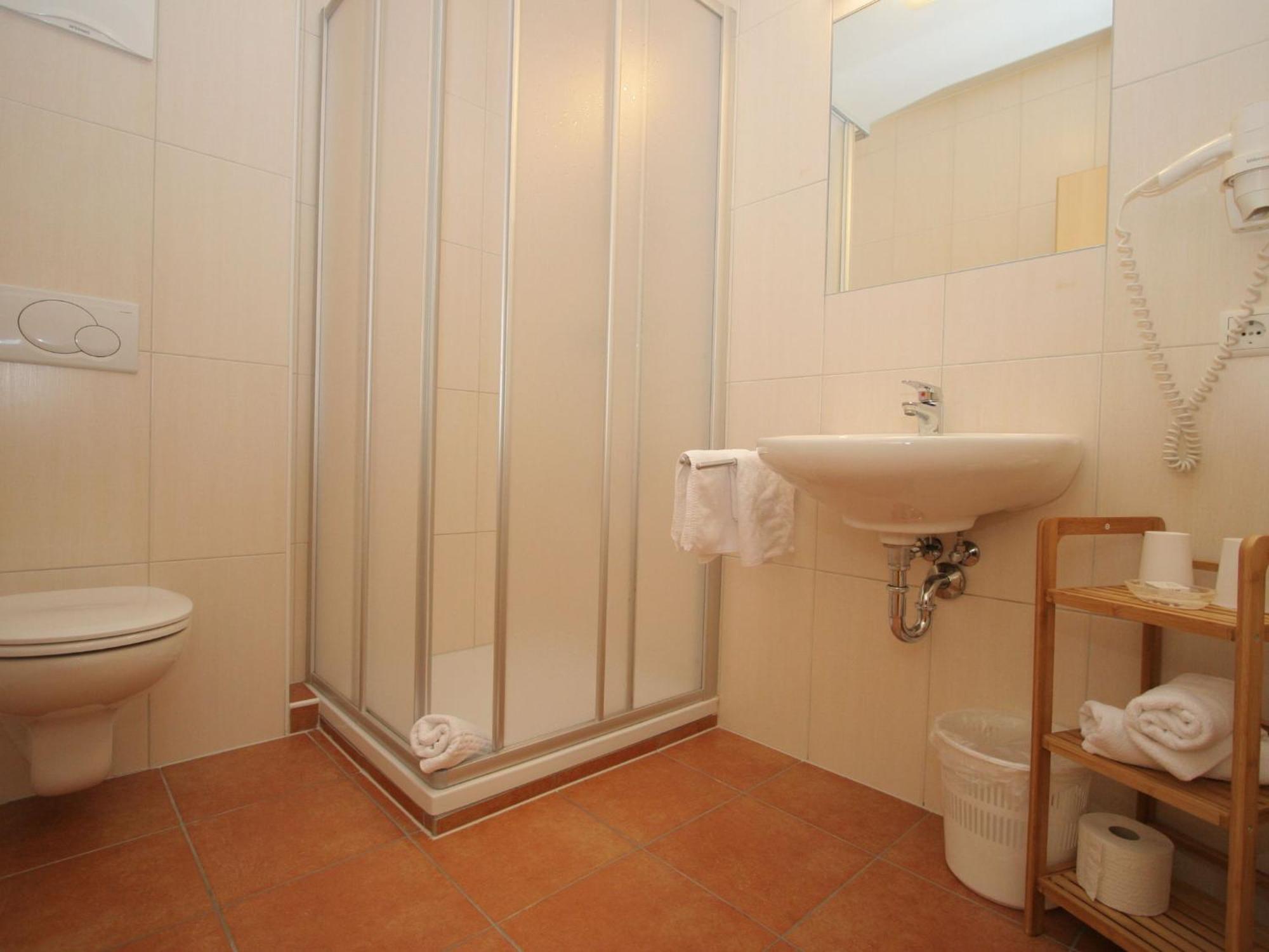 Charming Apartment In Uderns With Balcony Екстериор снимка