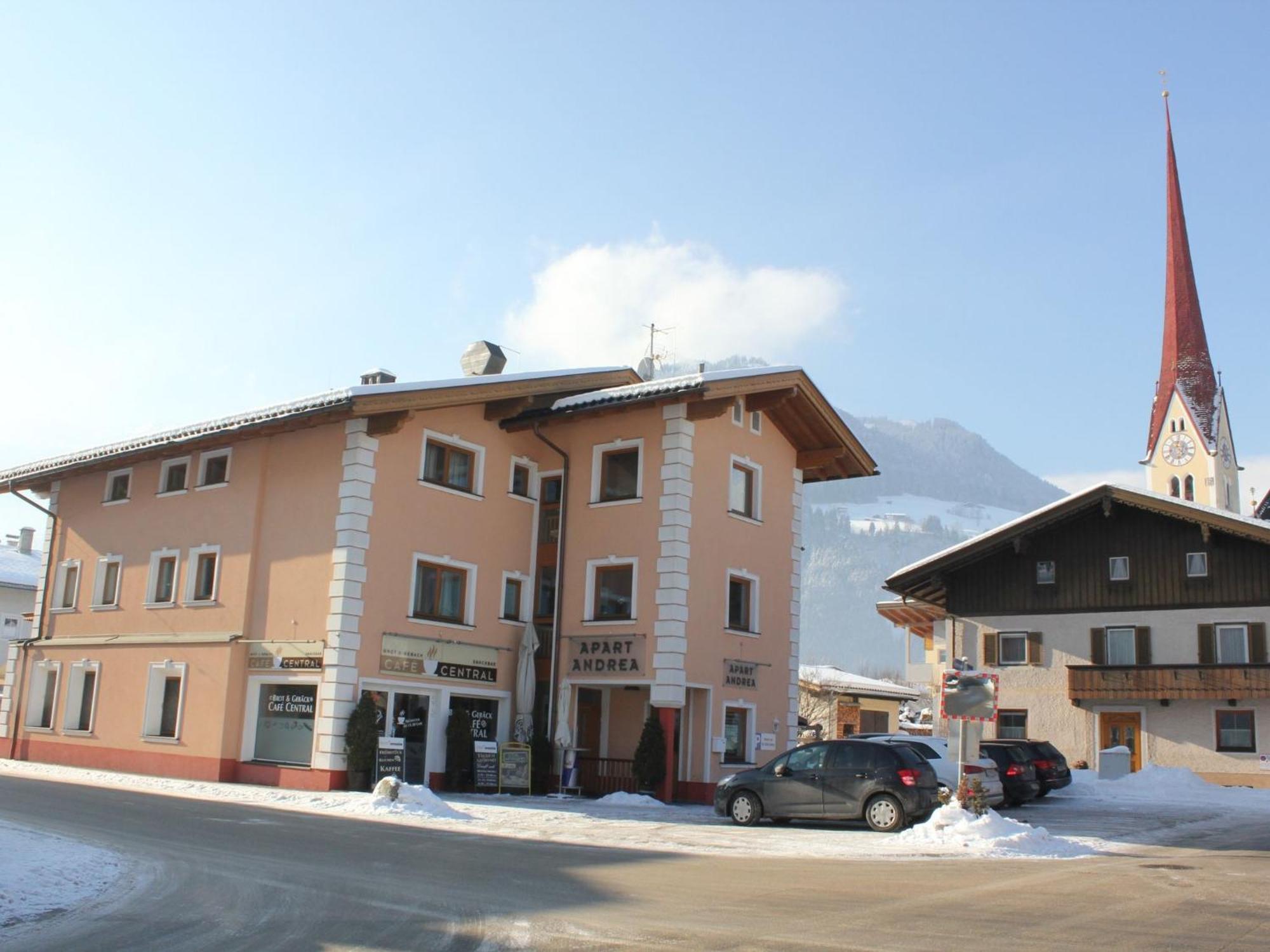 Charming Apartment In Uderns With Balcony Екстериор снимка
