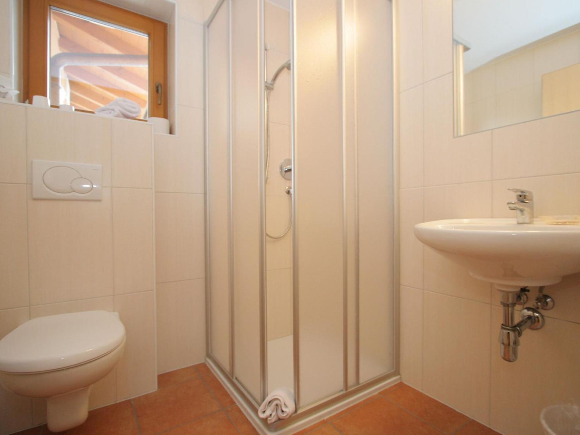 Charming Apartment In Uderns With Balcony Екстериор снимка
