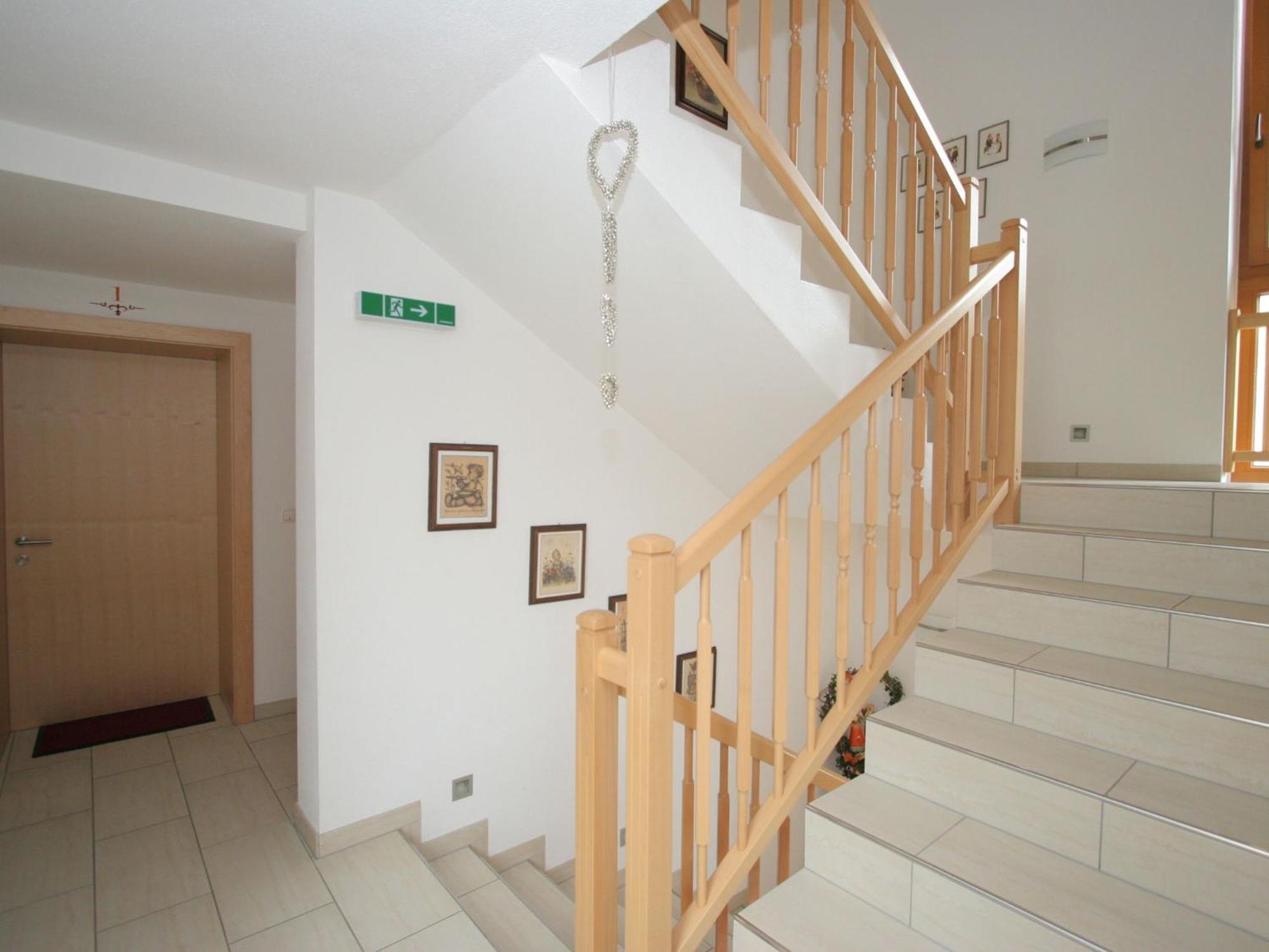 Charming Apartment In Uderns With Balcony Екстериор снимка